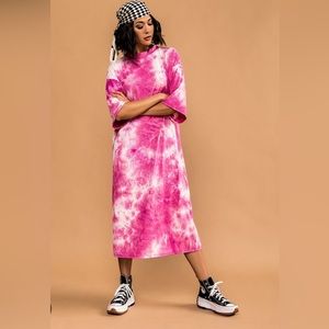 Dressed in LALA Ozzy tie dye pink and white midi dress NWT!